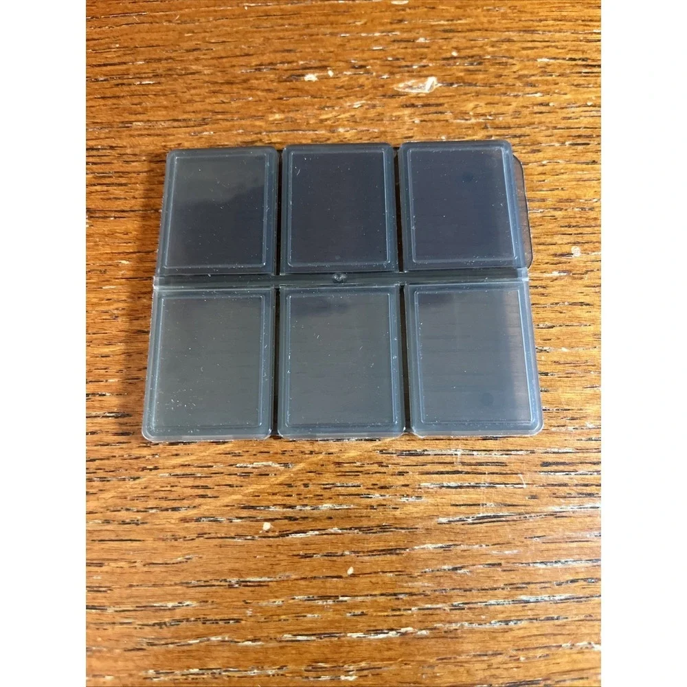 SD SDHC SDXC Memory Card Foldable Hard Plastic Case - Holds 6 Memory Cards